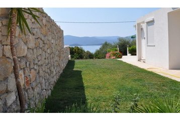 Horvātija Privát Komarna, Eksterjers